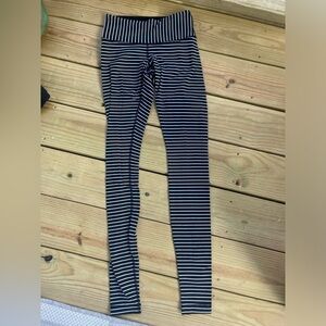 Lululemon size 2 black & white leggings